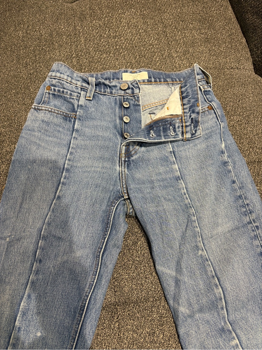 Vintage Levi's Women's Straight Jeans in Light Blue Wash